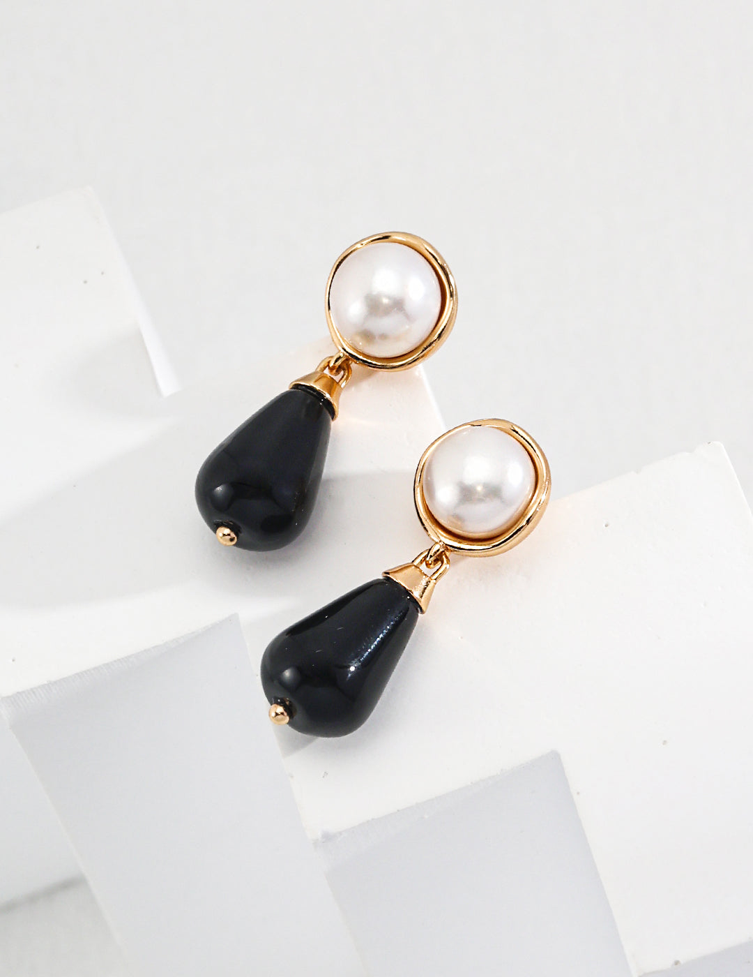 Black Agate Drop Pearl Earring